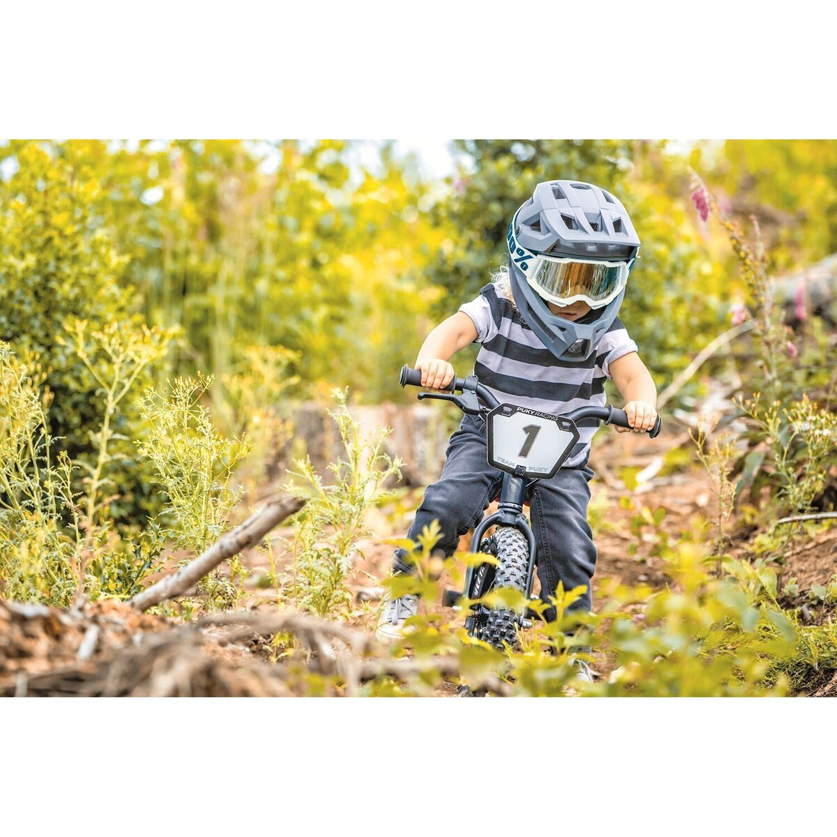 Detalj av luftfylte terrengdekk på Balanssykkel LR Trail Pro aluminium