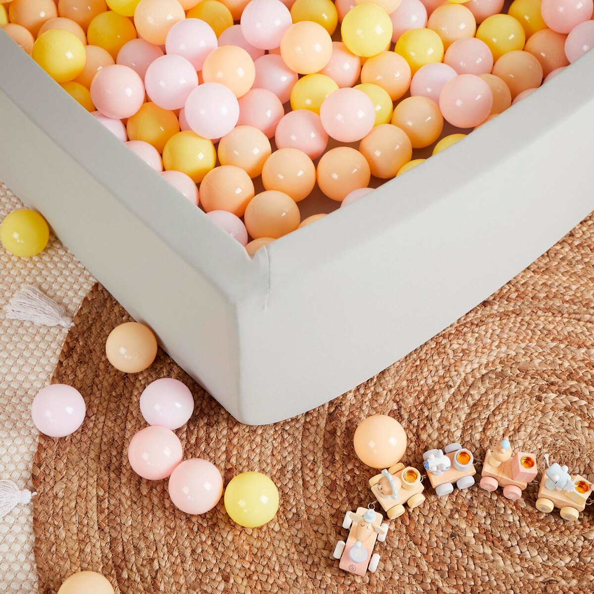 Ballbassengballer 100 stk Blossom i plast fra 6 mnd - Bieco