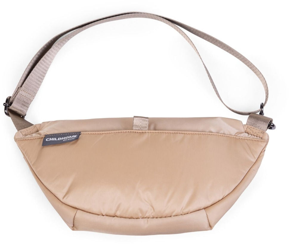 Banana Bag On the Go quiltet hofteveske beige - Childhome montert på hofte