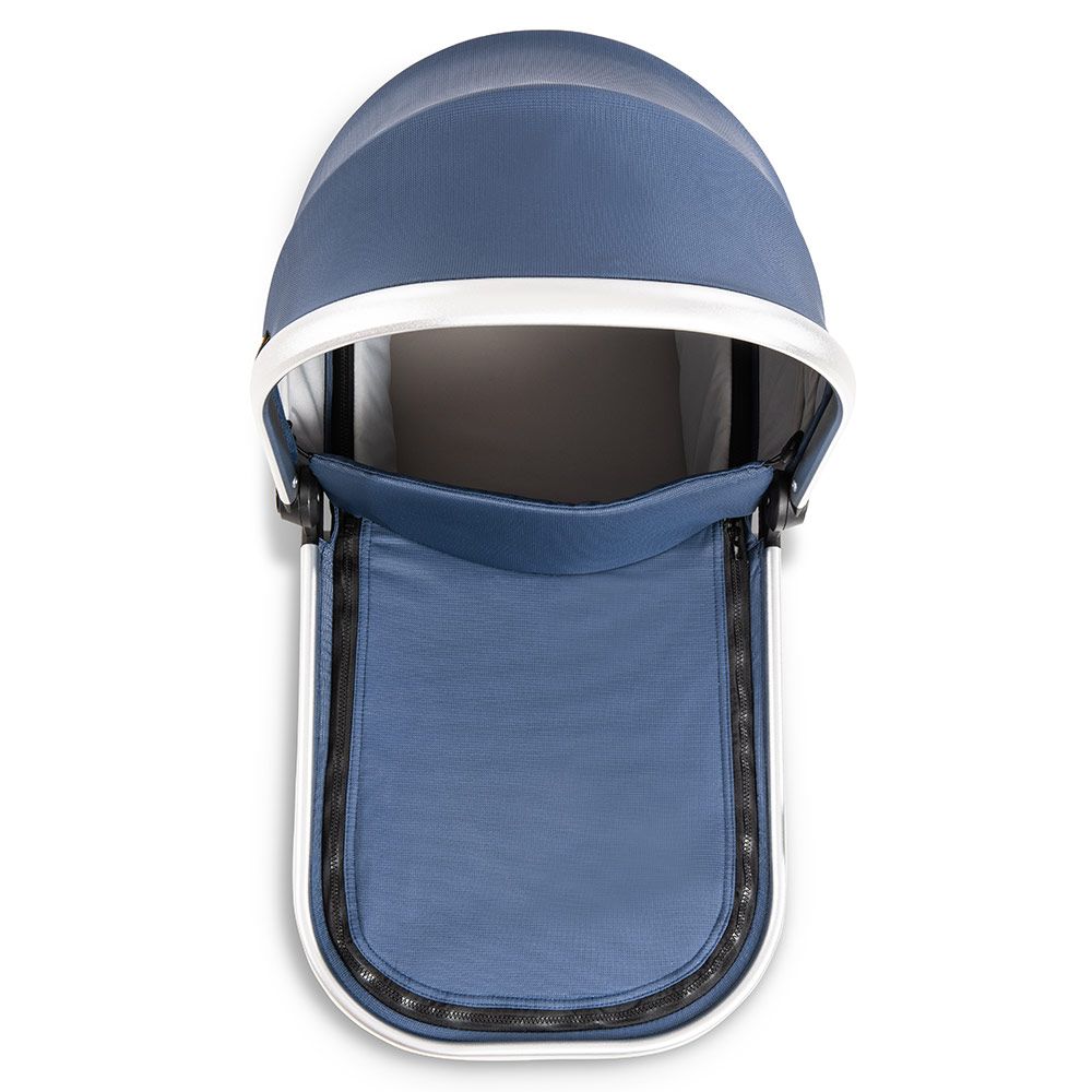 Nærbilde av stoff og sømmer på Bærebag til Apollo sportsvogn med aluminiumsramme, denim
