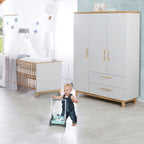 Bakside av Barnegarderobe 3 dører Caro med massivtrehåndtak