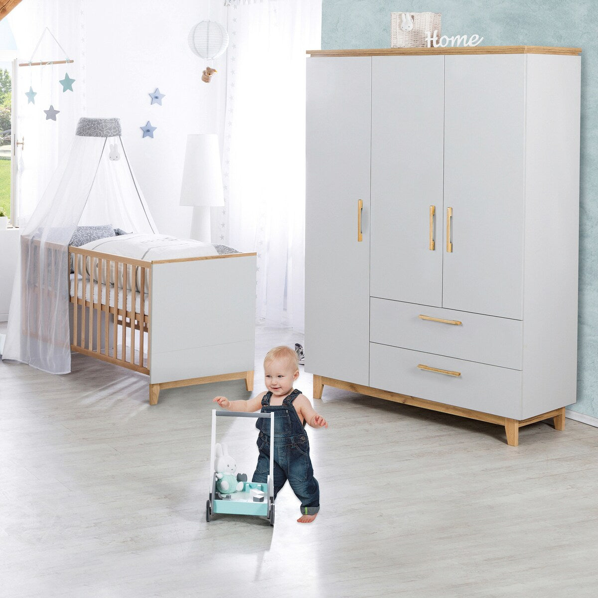 Bakside av Barnegarderobe 3 dører Caro med massivtrehåndtak
