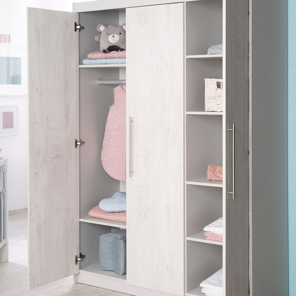 Detalj av soft close mekanisme på Barnegarderobe 3 dører Maren 2 med soft close