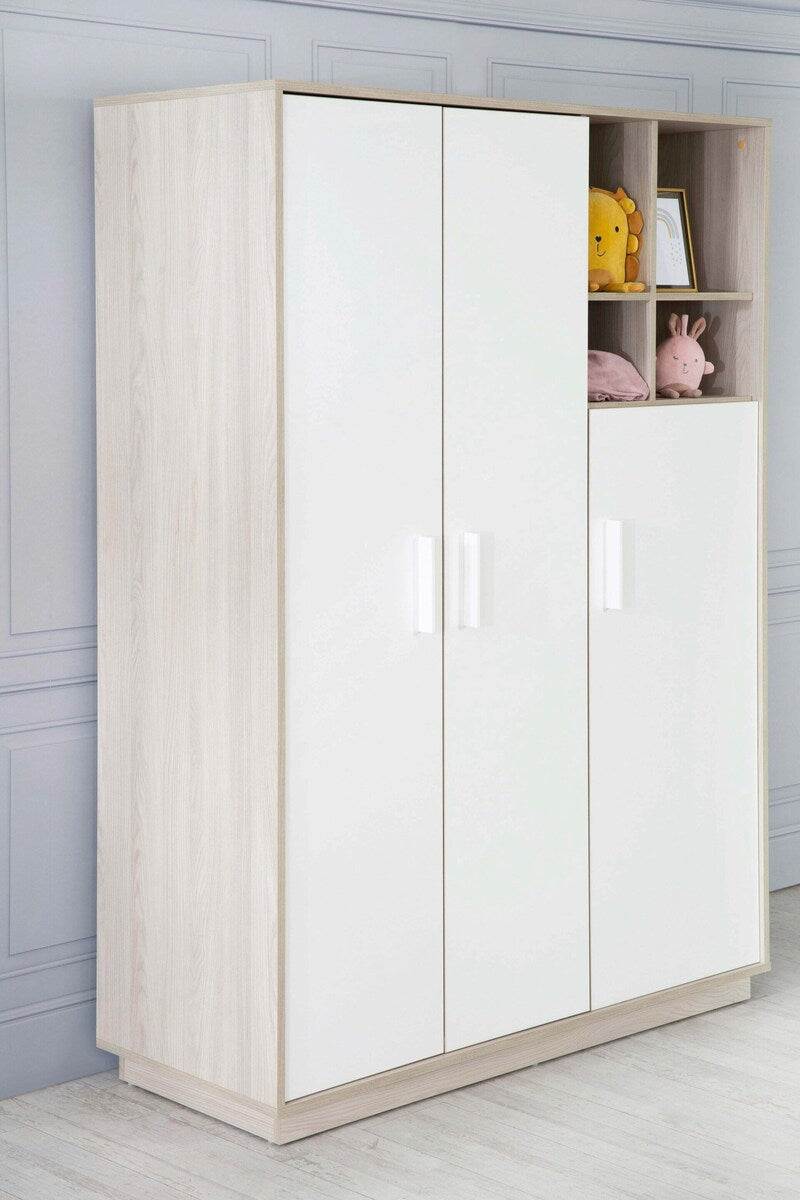 Barnegarderobe 3 dører Olaf med dempet lukking nærbilde av håndtak