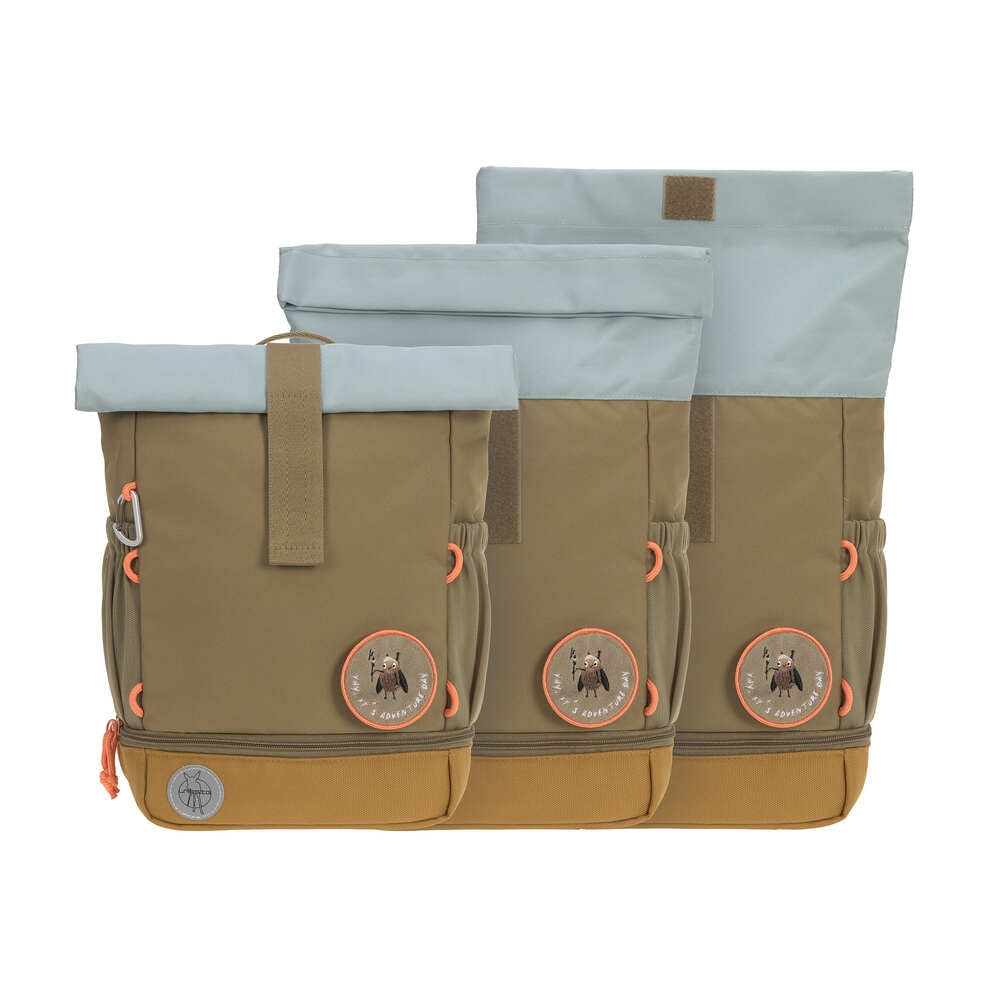 Barnehagesekk med rolltop 9-11L Nature oliven detalj av navnelapp