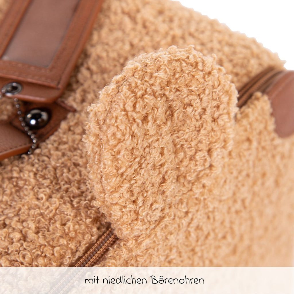 Nærbilde av Barnekoffert Mini Traveller i teddystoff, brun