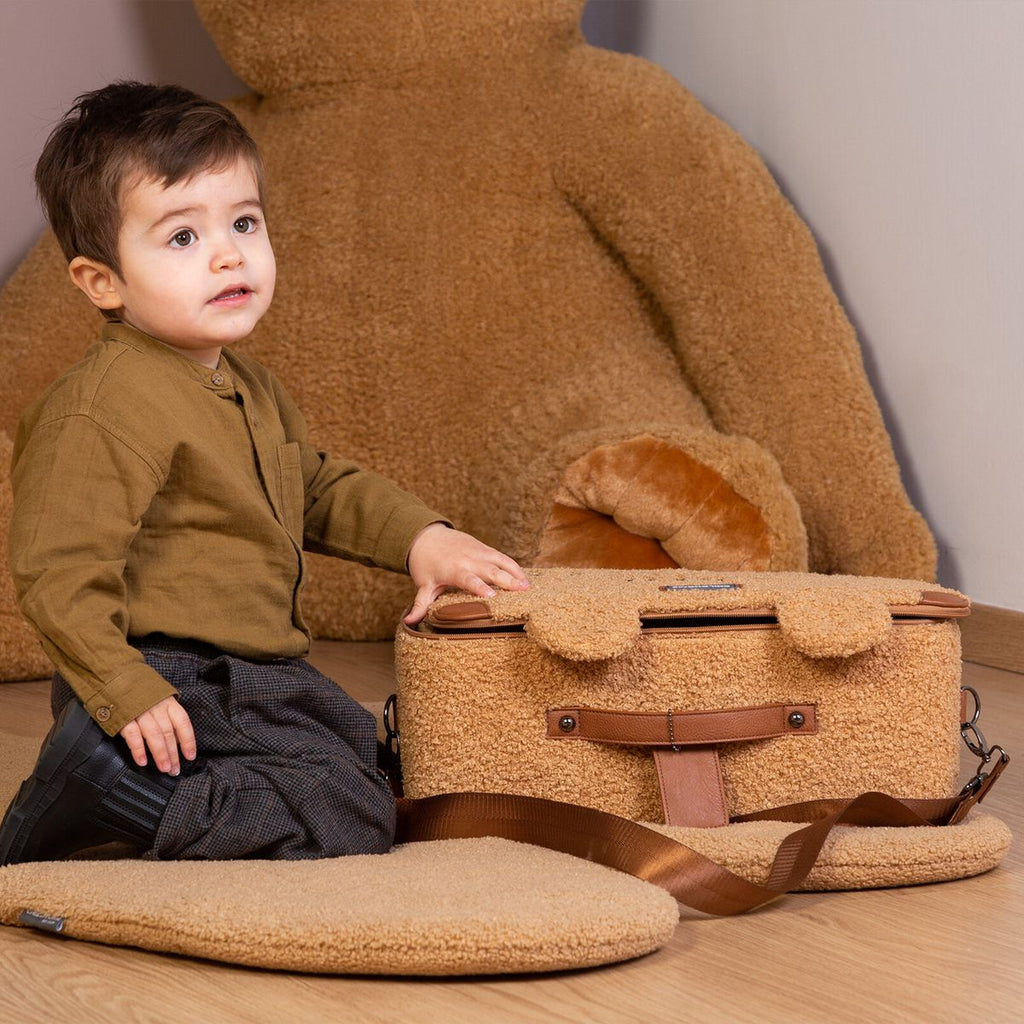 Barnekoffert Mini Traveller i teddystoff, brun - Childhome