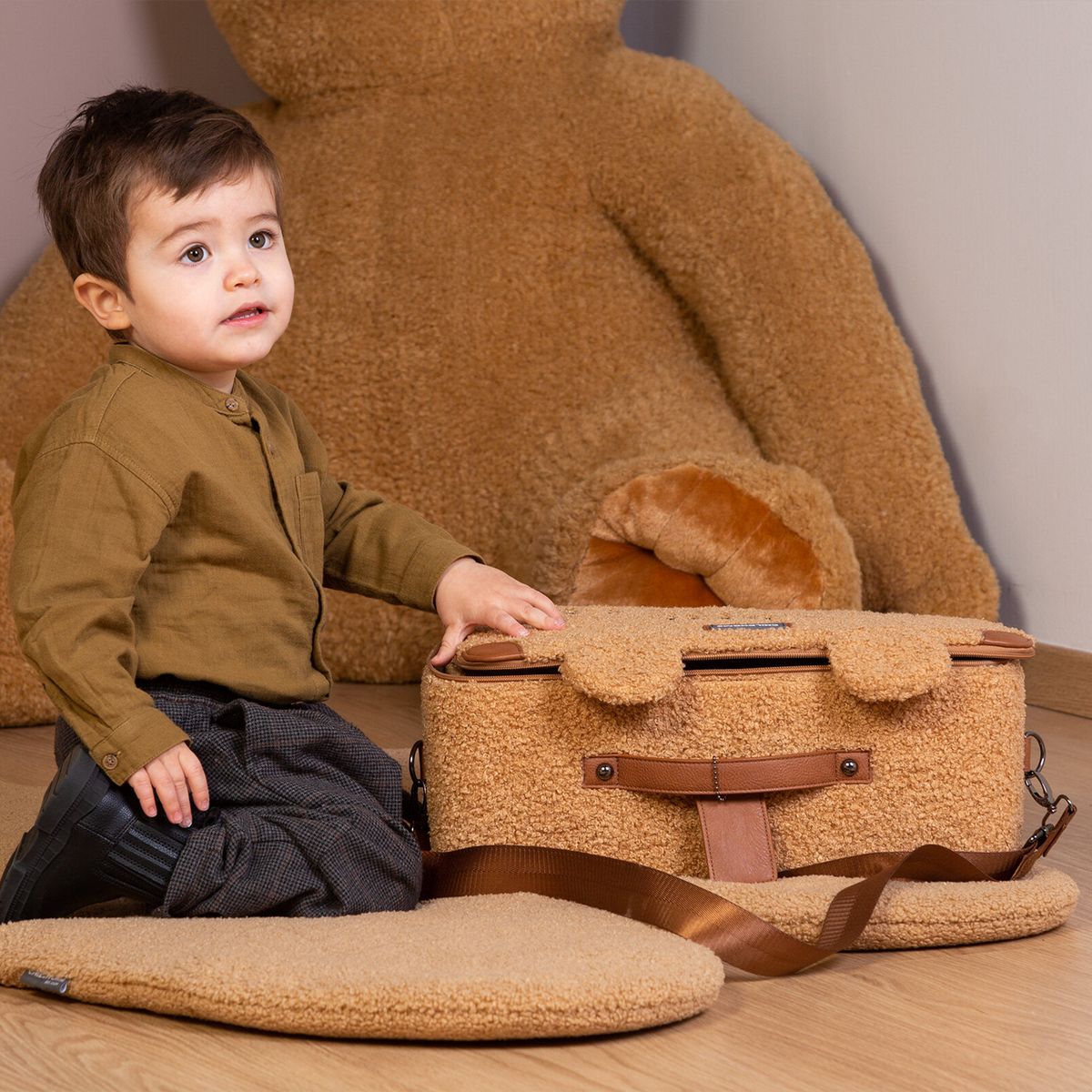 Barnekoffert Mini Traveller i teddystoff, brun - Childhome