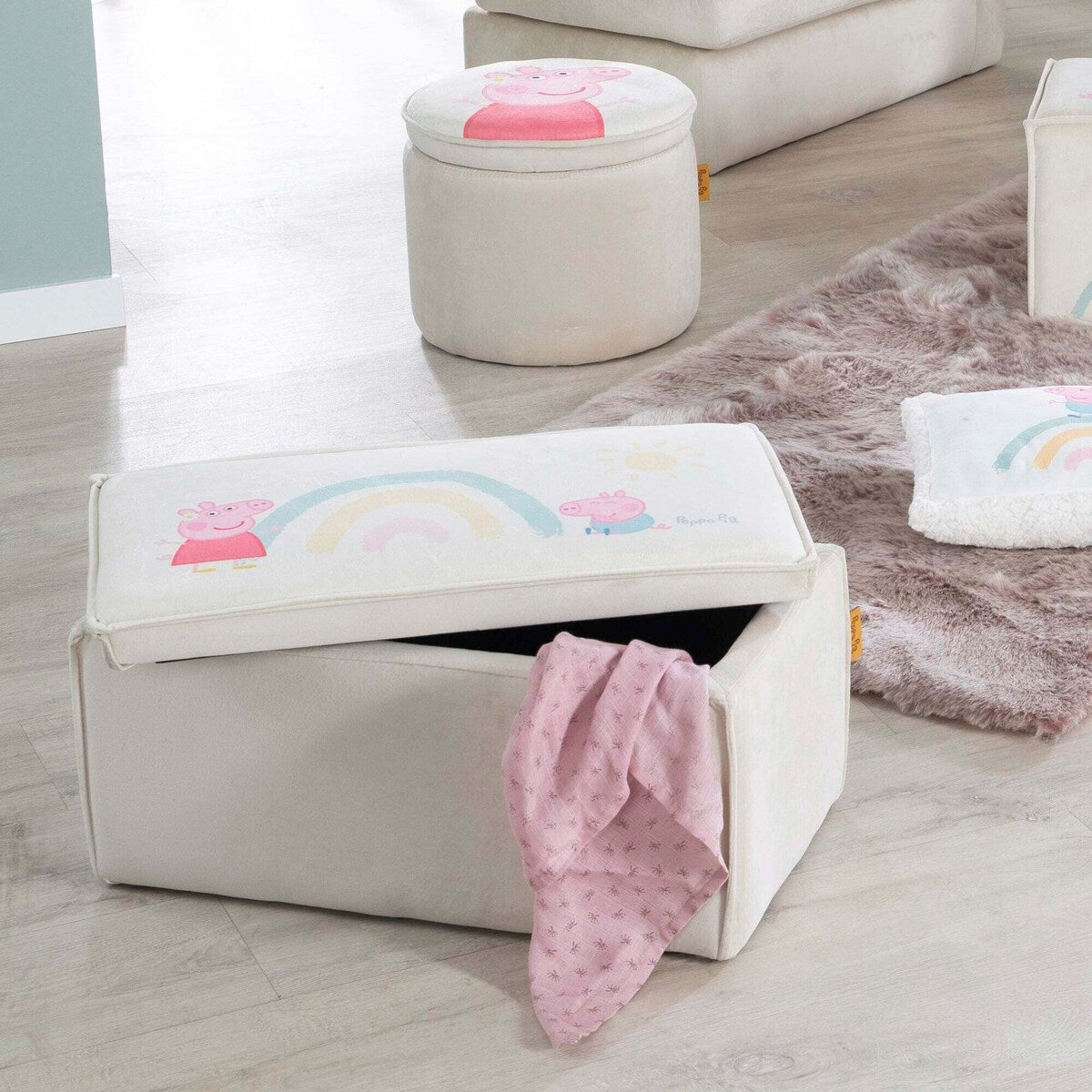 Barnekrakk med oppbevaring Peppa Pig sittehøyde 27 cm montert i barnerom