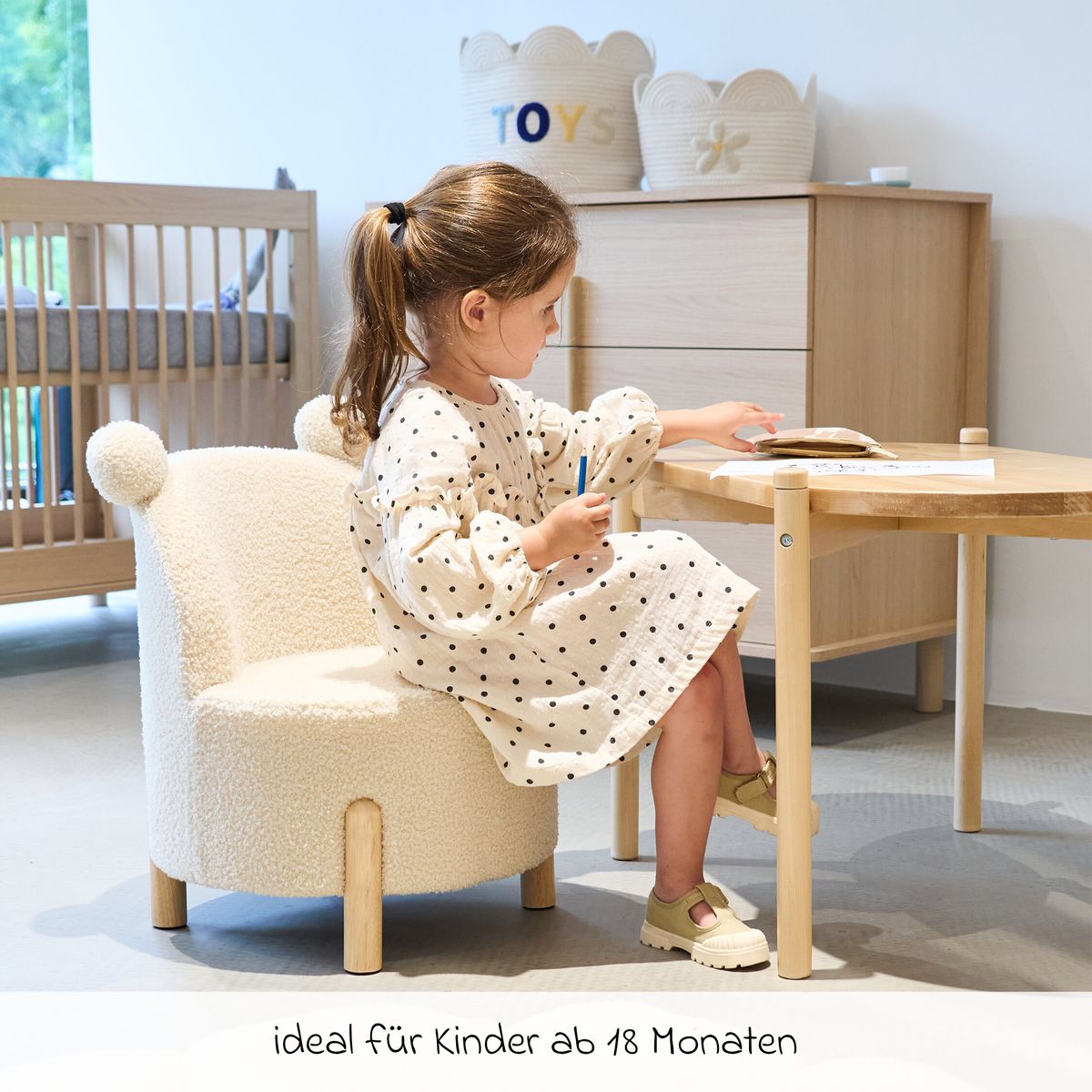 Barnelenestol i teddystoff offwhite 45x45x56 cm Childhome sett fra siden