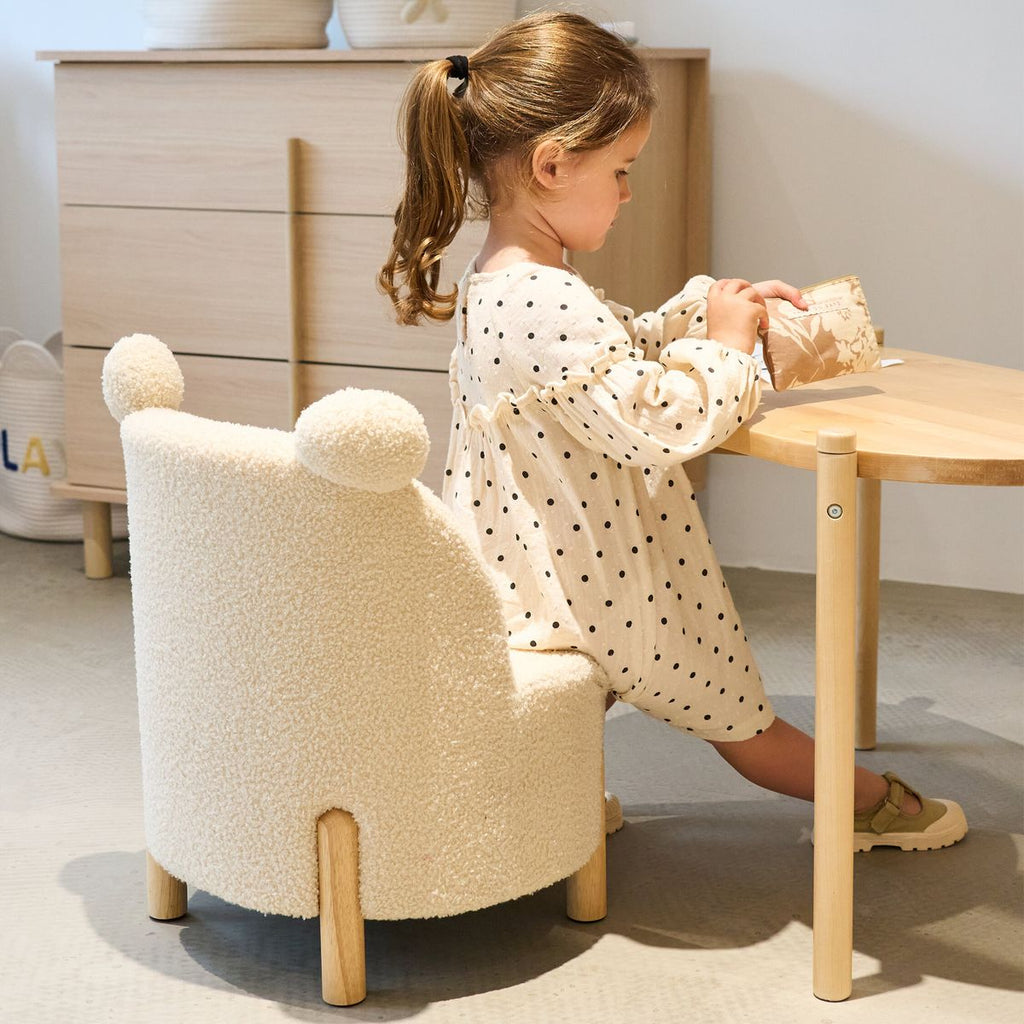 Barnelenestol i teddystoff offwhite 45x45x56 cm Childhome i koselig miljø