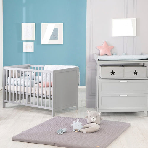 Barneromssett Hamburg med stellekommode og bedside crib bakside