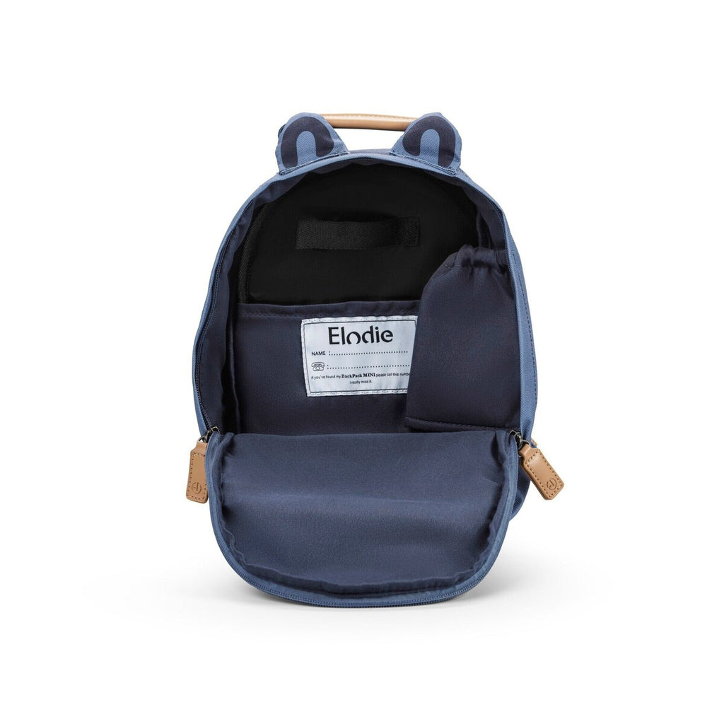 Detalj av magnetisk brystspenne på Barneryggsekk Backpack MINI Garden Leo