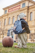 Barneryggsekk Backpack MINI Garden Leo montert på barn