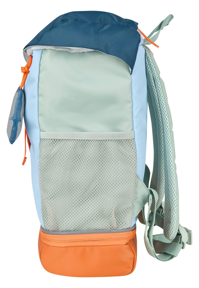 Barneryggsekk med kjølefak skogdyr blå montert på barn