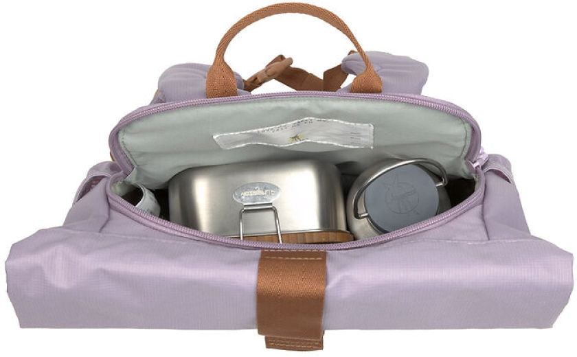 Barneryggsekk rolltop 9-11 l lilac resirkulert polyester nærbilde av skulderrem