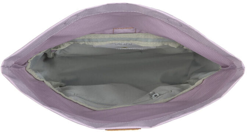 Barneryggsekk rolltop 9-11 l lilac resirkulert polyester med åpnet rolltop