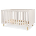 Barneseng Tami med høyderegulerbar sengebunn 70 x 140 cm i beige fra Pinolino