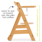 Detalj av spisebrett i tre på Barnestol Alpha Move