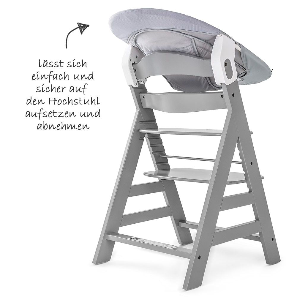 Montert Barnestol Alpha Plus 4-delt sett med vippestol i bruk