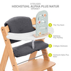 Barnestol Alpha Plus natur sett med sittepute og motorikkbrett bakside