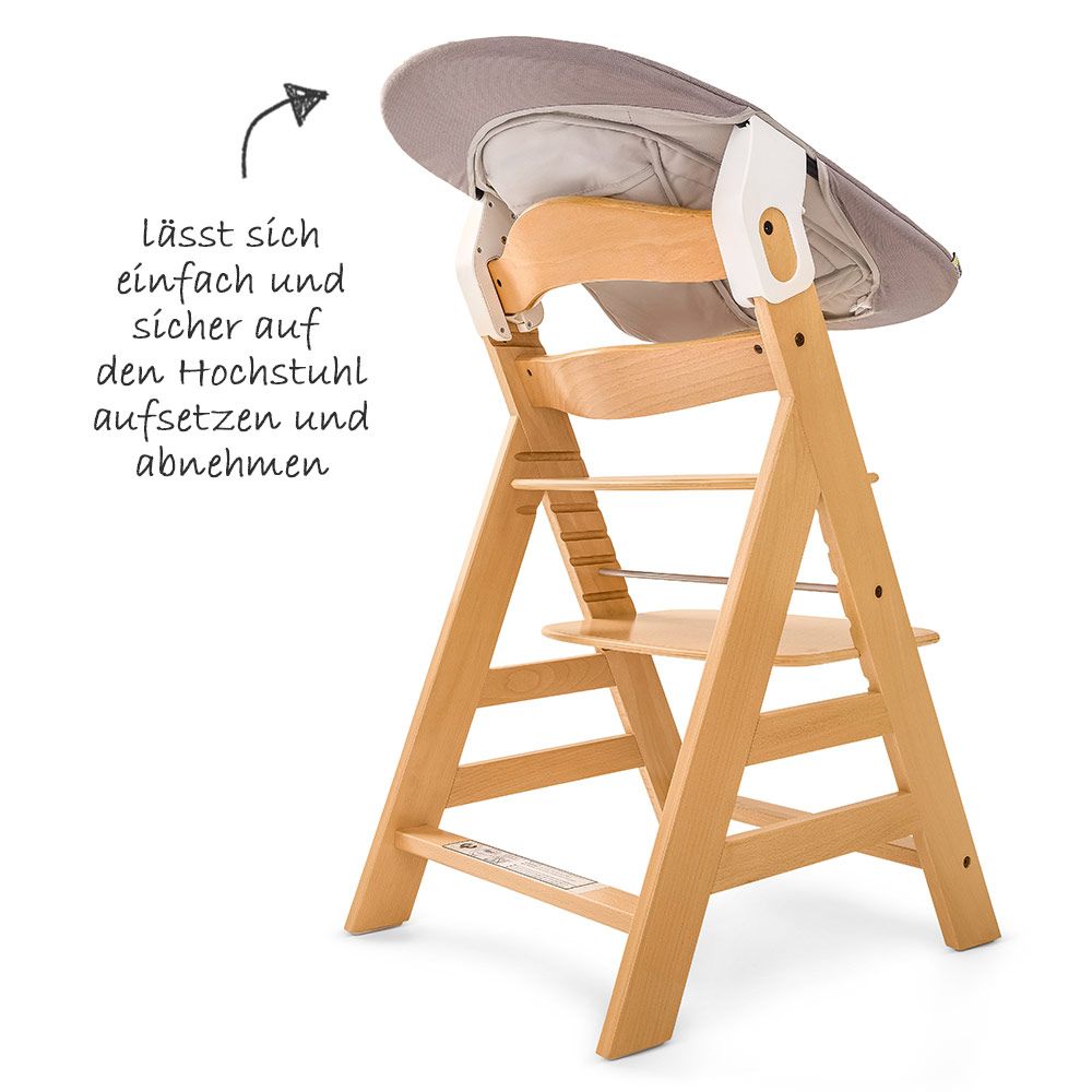 Barnestol Alpha Plus Natur 4-delt montert ved spisebord