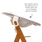Nærbilde av barnestol Alpha Plus Walnut treverk