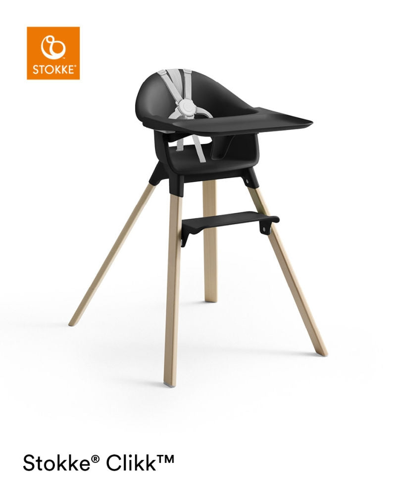 Barnestol Clikk Black Natural med brett og sele forfra