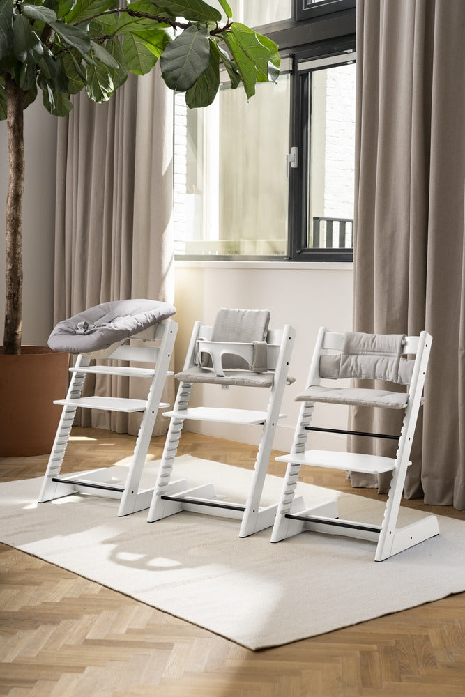 Detalj av justerbar sitteplate på Barnestol Tripp Trapp bøk hvit