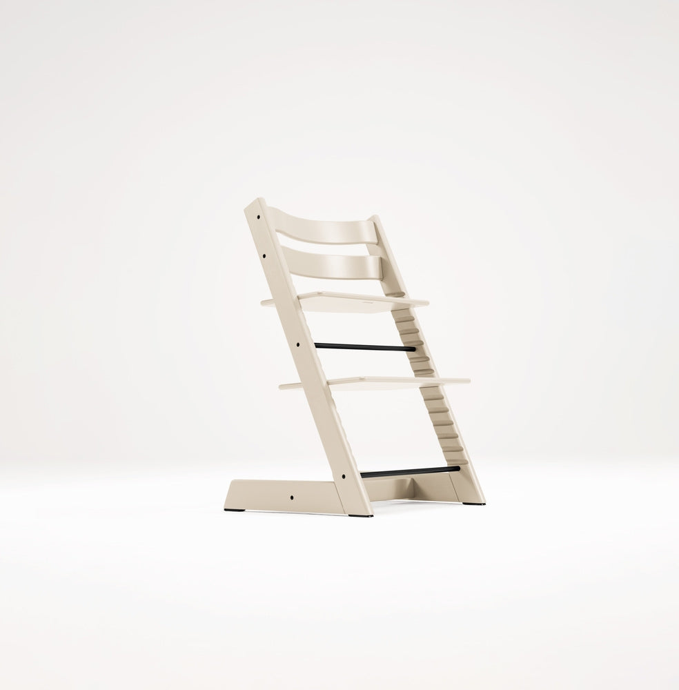 Detalj av justerbar fotplate på Barnestol Tripp Trapp Vanilla White