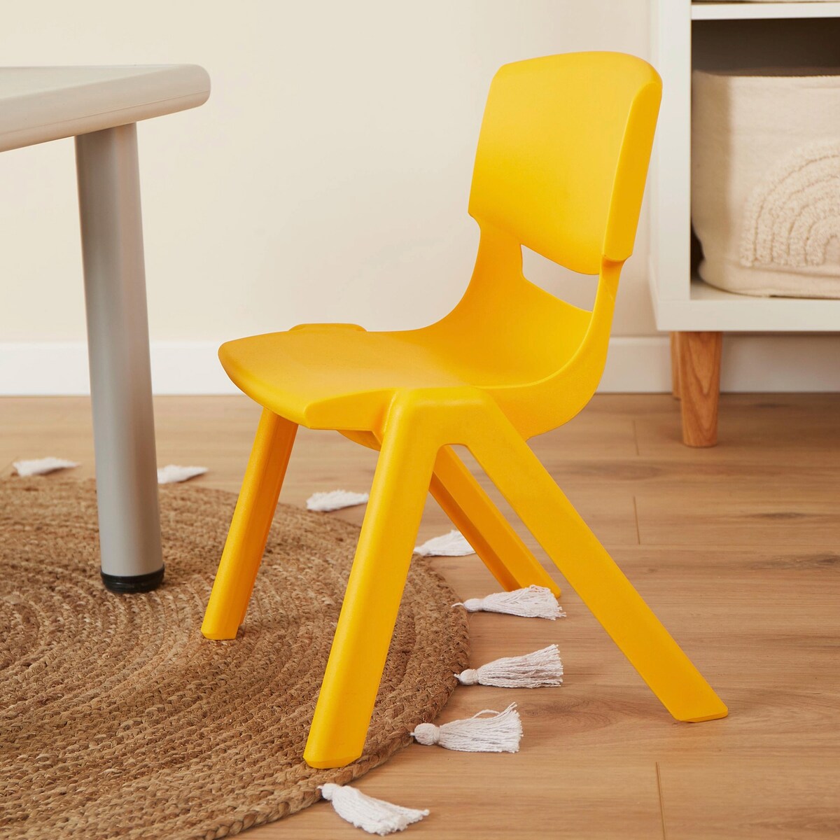 Barnestol i massivt tre og MDF, sitthøyde 30,5 cm - roba