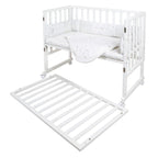 Montert Bedside crib 3-i-1 Sternenzauber safe asleep® hvit i foreldreseng