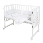 Nærbilde av pustende madrass i Bedside crib 3-i-1 Sternenzauber safe asleep® hvit