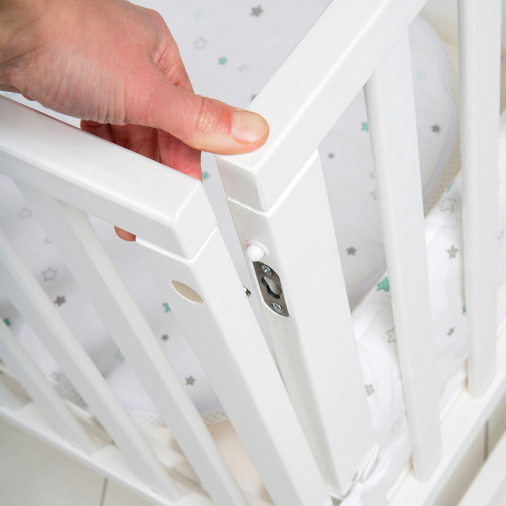 Pustende mesh nest i Bedside crib 3-i-1 Sternenzauber safe asleep® hvit