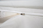 Nærbilde av polstret safe asleep® nest i Bedside crib 60x120 cm Sternenzauber safe asleep®