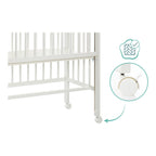 Bedside crib Cocon 4-trinns høydejustering montert ved foreldreseng