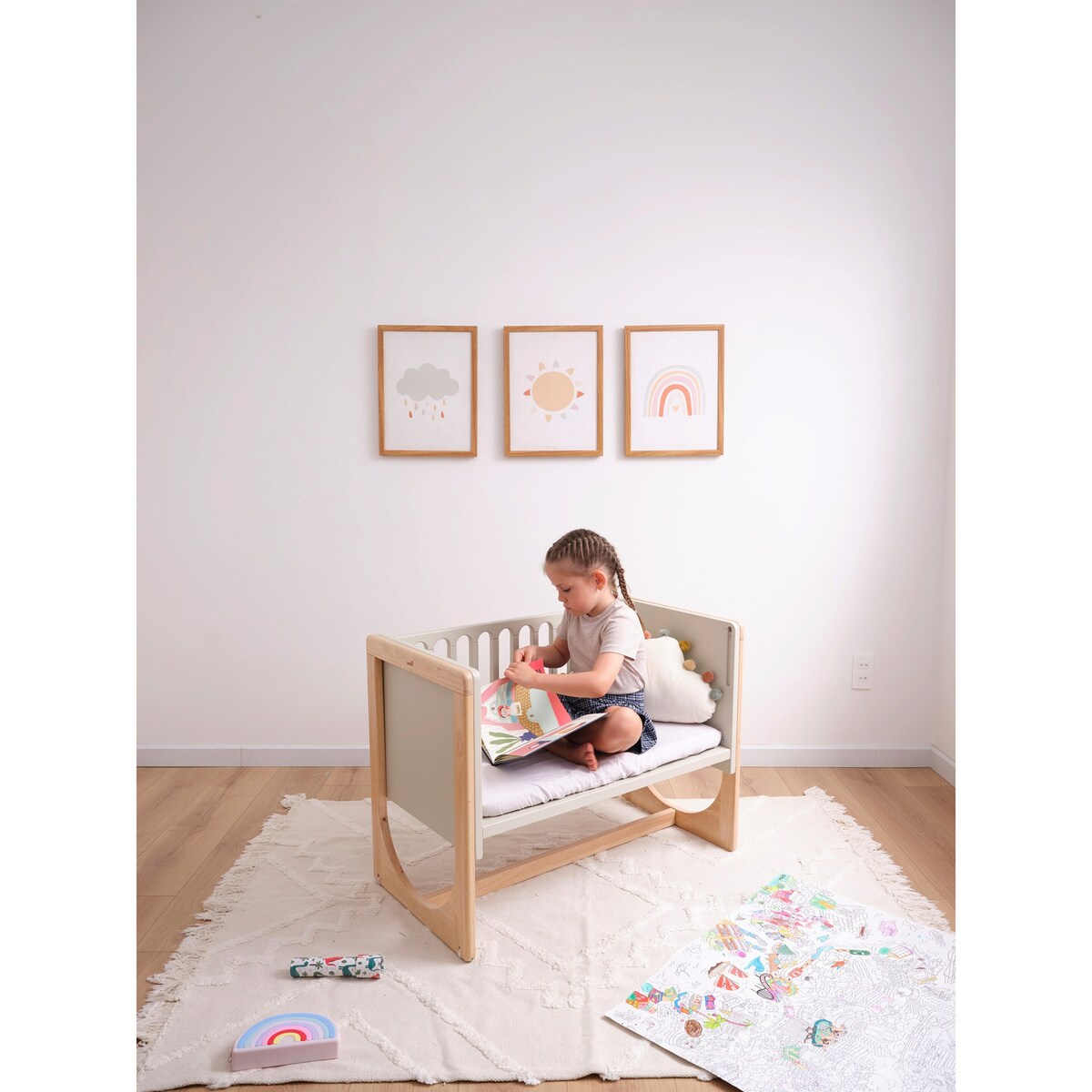 Bruk av Bedside crib Hato 3-i-1 i bøk og gummitre i rom