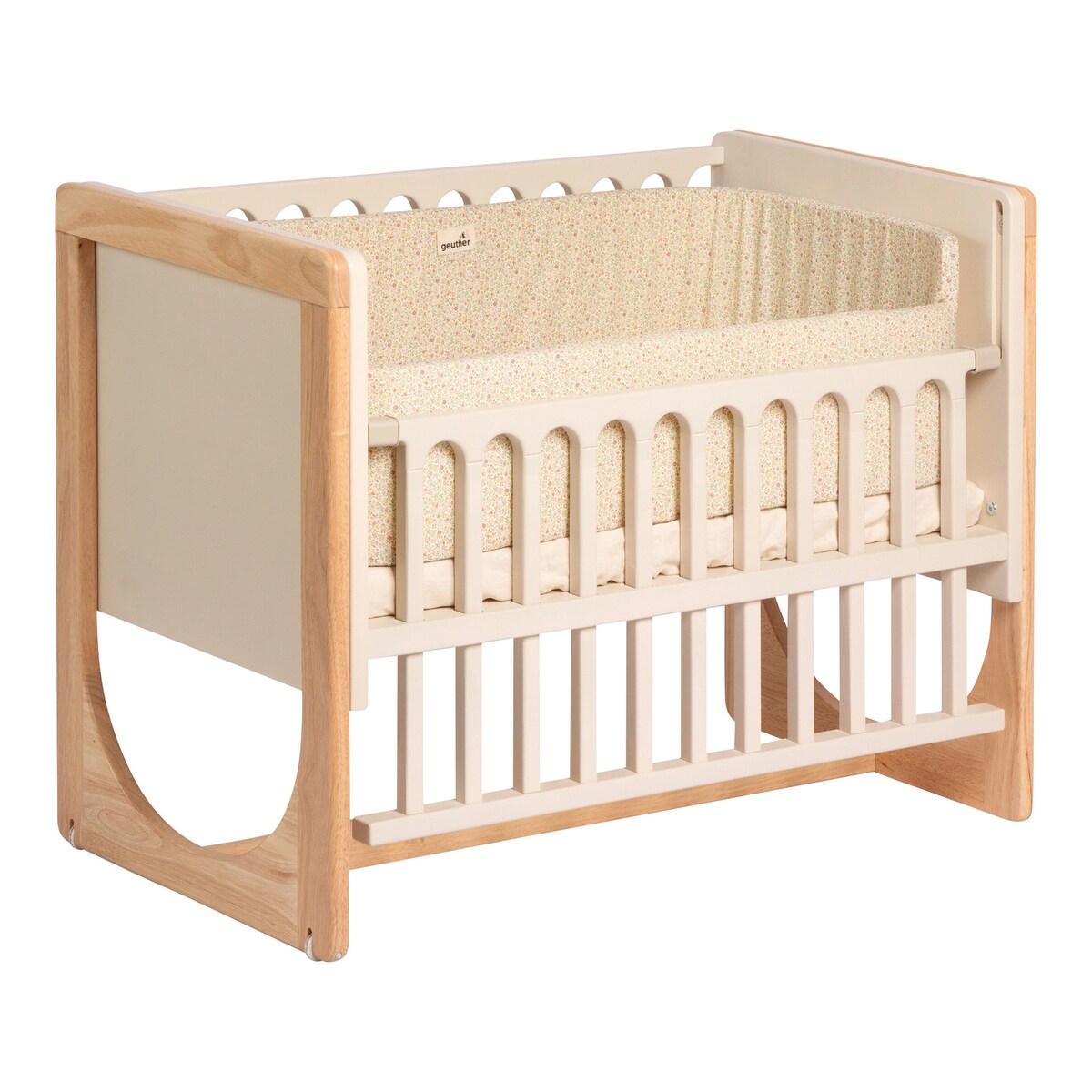 Bedside crib Hato 3-i-1 i bøk og gummitre forfra