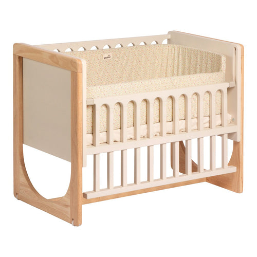 Bedside crib Hato 3-i-1 i bøk og gummitre forfra