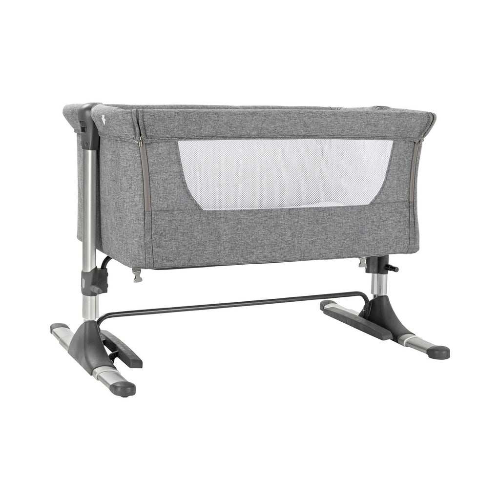 Nærbilde av madrass på Bedside crib Joy 85x49 cm med madrass og aluminiumsramme