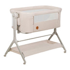 Bedside crib Leonie Plus 3-i-1 med madrass og hjul forfra