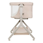 Oppbevaringskurv under Bedside crib Leonie Plus 3-i-1 med madrass og hjul
