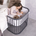 Bedside crib Maxi i bøk, skifergrå lakkert detalj nærbilde
