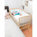 Bedside crib Micky Plus 60x120 cm for boxspringsenger i rommiljø