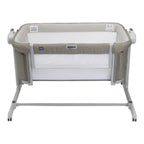 Montert Bedside crib Next2me Magic Evo ved foreldreseng