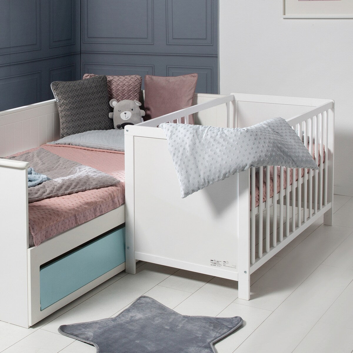 Bedside-seng 60x120 cm med madrass, høydejusterbar bakside