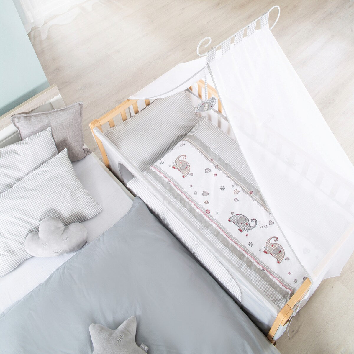 Rullehjul med bremser på Bedside-seng Jumbo Twins 60x120 cm grå naturtre