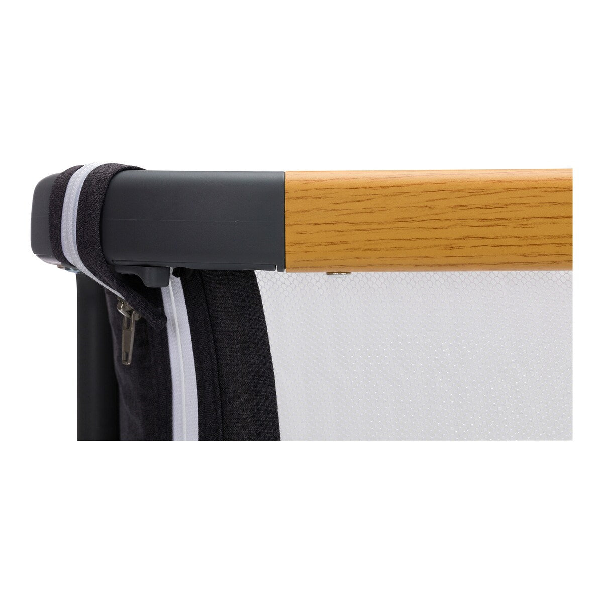 Bedside-seng Scandic med vippefunksjon i moderne trelook