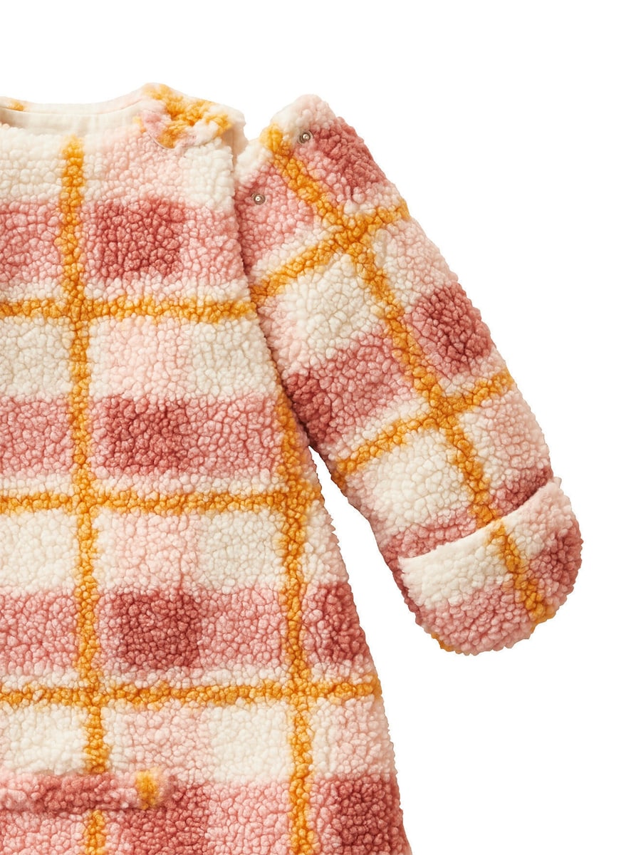 Bilsovepose for baby i teddyfleece TOG 3,5 rutete forfra