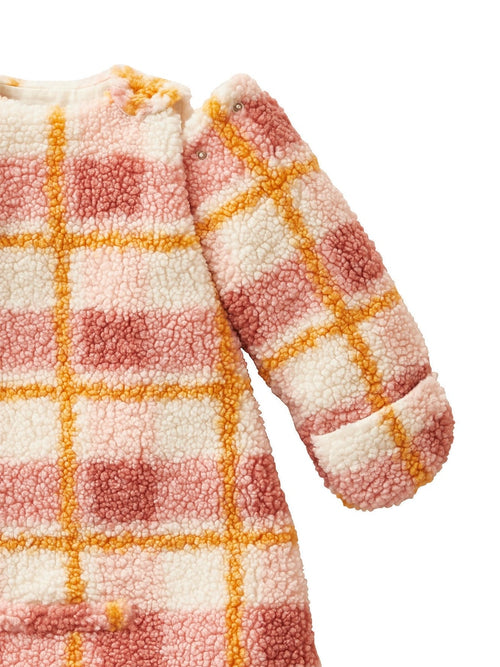 Bilsovepose for baby i teddyfleece TOG 3,5 rutete forfra